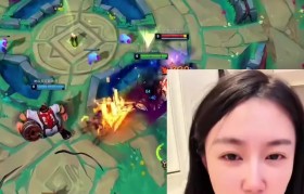 前LPL女解说小苍喝醉后直播间中痛哭:我对男友都没有对她一半好